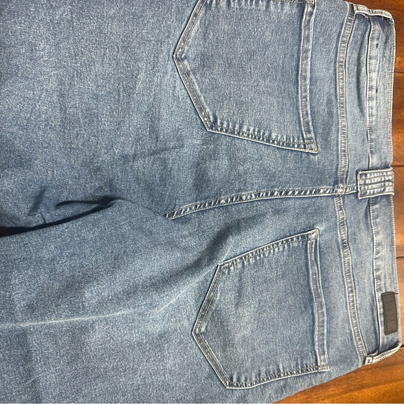 Soho Relaxed Fit Light Blue Jeans Capri - Picture 7 of 7